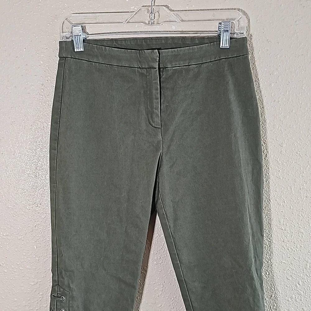 Scripted Cropped Ruffle Pants. - Picture 2 of 8